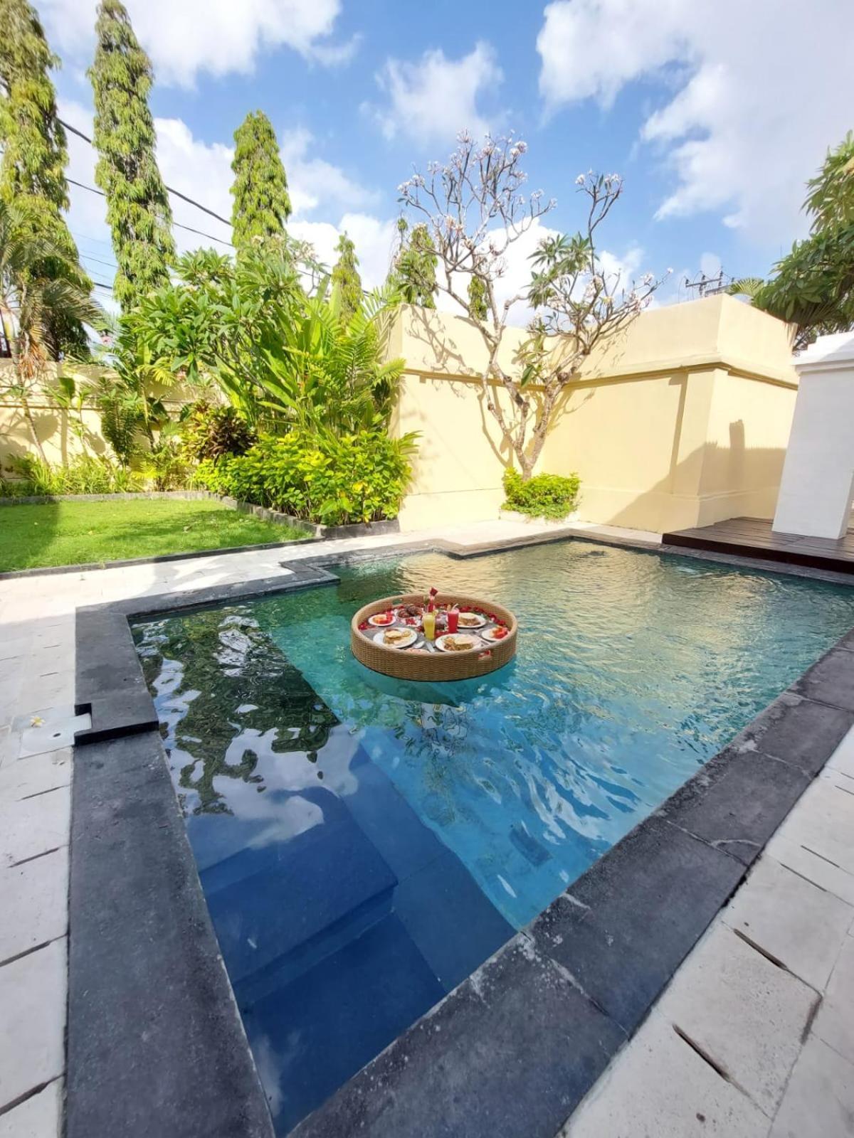 The Tukad Villa Seminyak  Luaran gambar