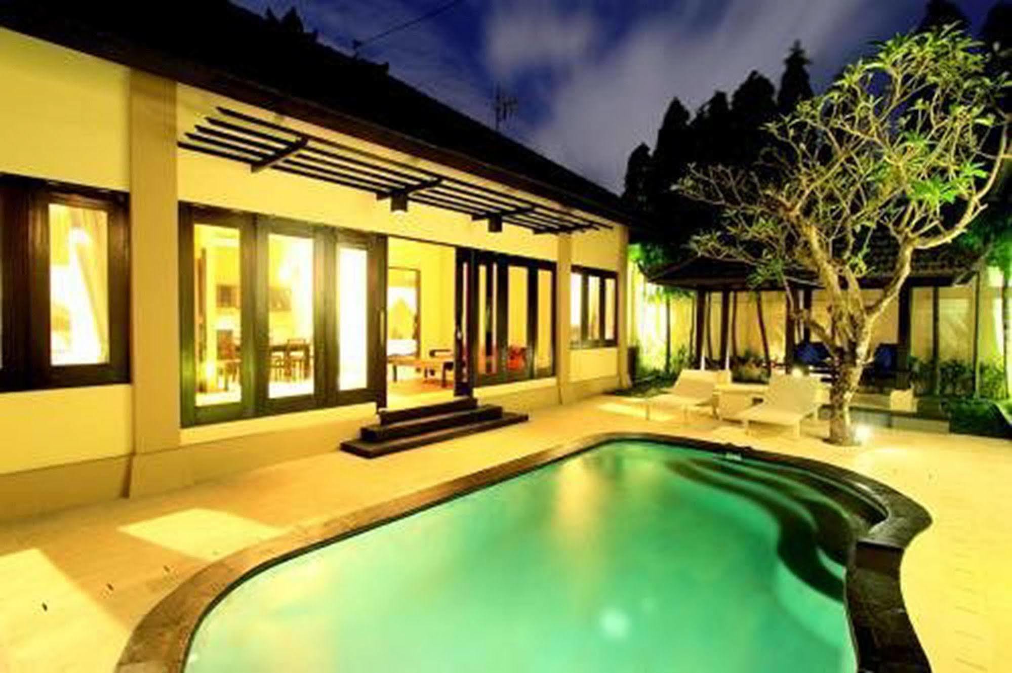 The Tukad Villa Seminyak  Luaran gambar